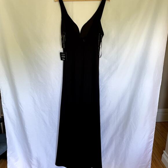 NWT Lulus black full length dress open back deep princess neckline size M - Picture 6 of 9